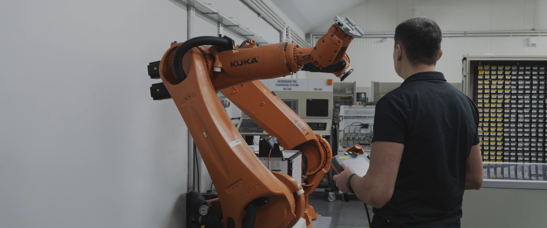 Naprawa robotów przemysłowych Kuka i ABB w Neethsel HK Limited