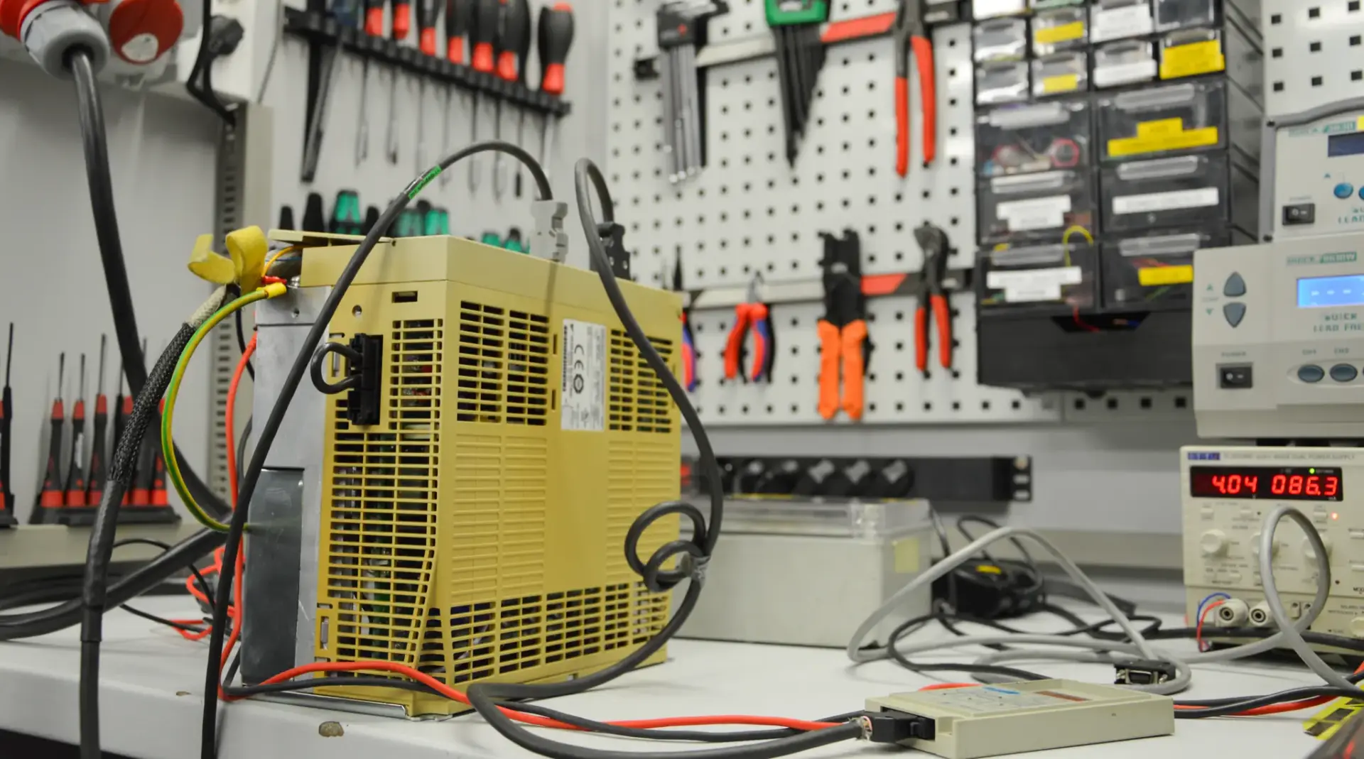 Testing the YASKAWA drive on the Neethsel HK Elektornik site